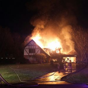 "Incendies monstrueux à Los Angeles : incroyable trouvaille dans les ruines d'une maison calcinée"