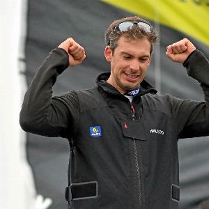 "Incroyable exploit de Charlie Dalin : nouveau record du Vendée Globe !"