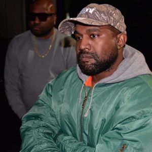 Kanye West pulvérise les records en vendant 2 millions de dollars en 24 heures