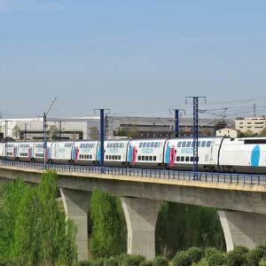 "La SNCF surprend en renforçant son offre low cost Ouigo en Espagne en dépit des critiques du gouvernement"