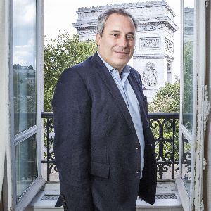 "Le roi de la nuit parisienne Benjamin Patou évincé de son empire par un nouvel actionnaire"