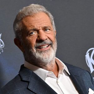 "Les incroyables révélations de Mel Gibson sur des remèdes "miracles" contre le cancer choquent un oncologue français"