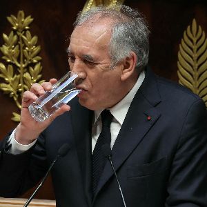 "Les promesses choc de François Bayrou à l'Assemblée : vers une réforme majeure de la vie politique"