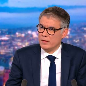 "Réformes des retraites : Menace de censure du PS si Bayrou ne répond pas"