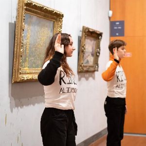 "Scandale artistique : deux écoterroristes condamnées pour avoir souillé un tableau de Claude Monet"