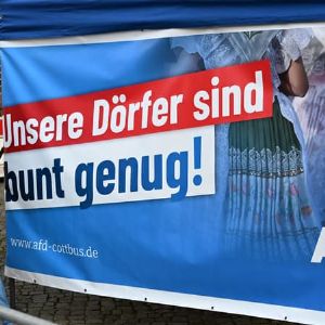 "Scandale en Allemagne : l'AfD distribue des "billets d'expulsion" aux immigrants illégaux"