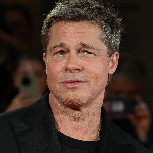 "TF1 retire le témoignage d'une victime du faux Brad Pitt cyberharcelée de "Sept à huit" : retour sur une arnaque aux émotions"