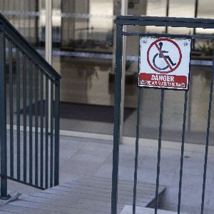 "Un scandale 20 ans après : inégalités persistantes pour les personnes handicapées"