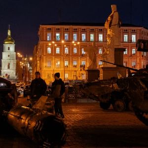 "Alerte aérienne en Ukraine après des attaques sur les infrastructures: tensions Russie-Ukraine"