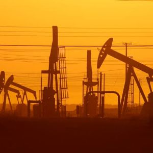 "Alerte ! Le pétrole en tension : demande mondiale en hausse, menaces sur les approvisionnements américains"