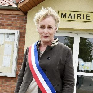 "Alerte : Première Maire Transgenre de France, Marie Cau, Démissionne pour une Cause surprenante !"