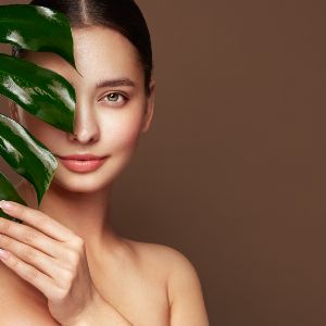 "Elle utilise ses excréments pour des masques de beauté : résultats spectaculaires !"