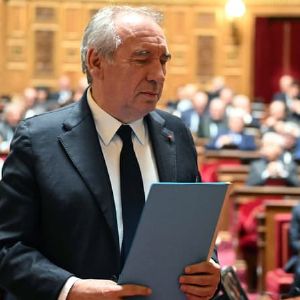 "François Bayrou prêt à annuler la suppression de 4 000 postes d'enseignants en 2025"