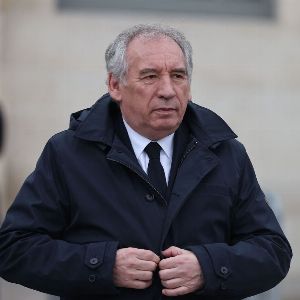 "Le secret poignant de François Bayrou révélé en exclusivité!"