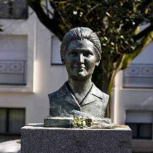 "Attentat sur le buste de Simone Veil : verdict rendu contre des extrémistes en Vendée"