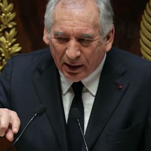 "François Bayrou persiste avec la taxe sur les hauts revenus dans le budget 2025"