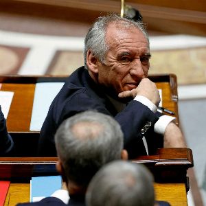 "Incroyable ! François Bayrou sauve sa place de Premier ministre grâce à une motion de censure rejetée"