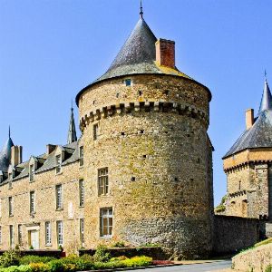 "Incroyable legs de 600 000 euros pour le château de Sillé-le-Guillaume par un couple amoureux"