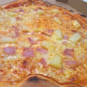 "Incroyable : une pizza à l'ananas vendue à 120 euros dans un restaurant anglais"