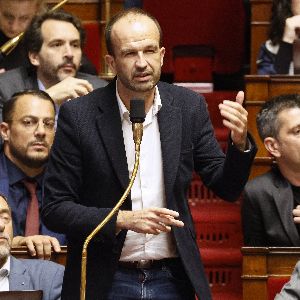 "La France Insoumise accuse le PS de fracturer le Nouveau Front populaire"