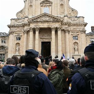 "Le rassemblement autour de Jean-Marie Le Pen à Paris : l'extrême droite unie - ENQUÊTE"