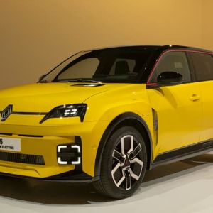 "Renault électrise le marché avec la R5 : un succès fulgurant !"