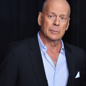 "Révélation choquante : Bruce Willis de Sixième Sens affronte sa maladie en remerciant des policiers"