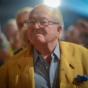 "Scandale à la messe en hommage à Jean-Marie Le Pen : l'humoriste Dieudonné attendu malgré l'opposition de la famille"