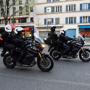 "Scandale à Paris : un motard de la Brav-M tue un piéton, affaire classée pour «infraction insuffisamment caractérisée»"