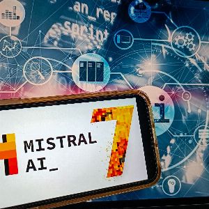 "Un partenariat révolutionnaire entre l'AFP et Mistral AI pour un robot conversationnel unique en son genre !"