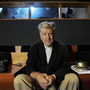 "David Lynch : émotion et hommages après sa disparition"