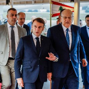 "Emmanuel Macron au Liban : soutien de la France aux nouveaux dirigeants"