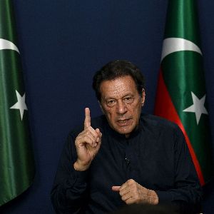 "Incroyable ! Imran Khan condamné à 14 ans de prison dans une nouvelle affaire de corruption au Pakistan"