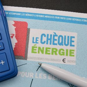 Le gouvernement fragilise le chèque énergie : vers une réduction des aides malgré la baisse des tarifs