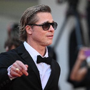 "Le scandale du faux Brad Pitt : la fille d’Anne se confie sur l’arnaque et la médiatisation"