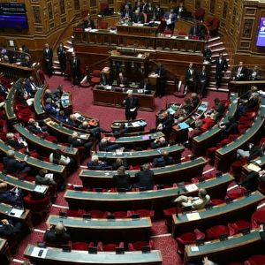 Le Sénat supprime le budget du service national universel défendu par Macron.