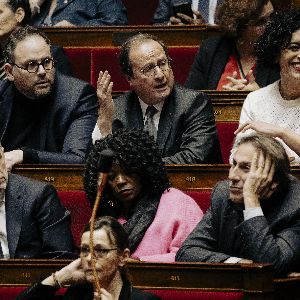 "Pas de sanctions pour les députés PS ayant voté la censure"