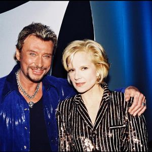 "Révélations choquantes de Sylvie Vartan sur sa vie intime avec Johnny Hallyday : des surprises inattendues !"