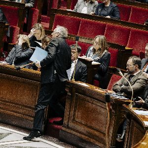 "Révélations : les macronistes acceptent la méthode de Bayrou malgré leurs réticences"