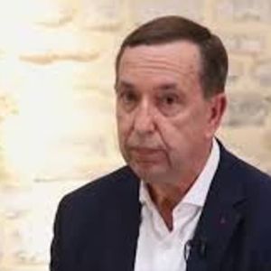 "Révélations sur le choix de François Bayrou pour animer les discussions sur les retraites"