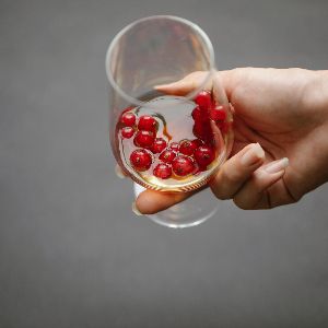 "Combien de verres d'alcool par mois ne nuiront pas à votre santé ? Découvrez la limite recommandée !"