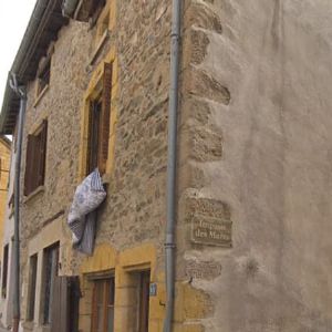 "Incroyable ! Une maison achetée en Rhône s'effondre un mois plus tard"