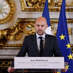 "Jean-Noël Barrot prêt à défendre l'Europe face à Trump : une guerre commerciale évitable"