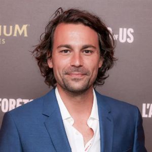 "Le remplaçant de Bertrand Chameroy révélé ! Découvrez qui le remplace dans "C à Vous""