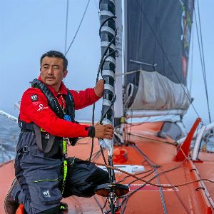 Le skippeur chinois qui secoue le Vendée Globe