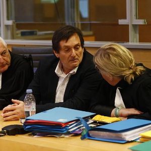 "Pierre Palmade en prison : ce qui se cache derrière les barreaux pourrait être fatal"