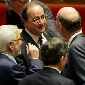 "Incroyable ! Hollande annonce que le PS reste au pouvoir jusqu'en 2027 et crée la polémique"