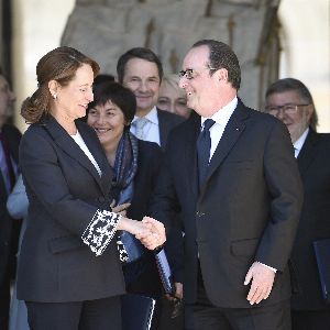 "La réaction cinglante de Ségolène Royal aux propos de Mélenchon sur Hollande"