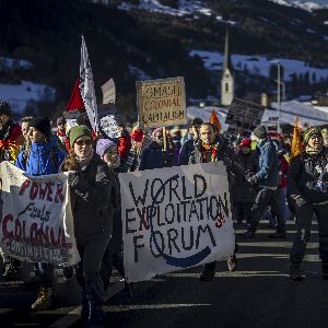 "Alerte à Davos : guerres et barrières douanières, les dirigeants s'inquiètent!"