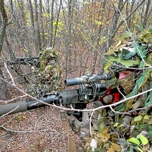 "Découvrez l'histoire fascinante du fusil de sniper, une arme qui a révolutionné le tir de précision"